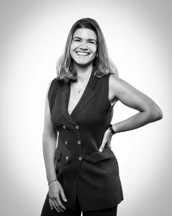 Anne-Claire Online Marketeer power pose