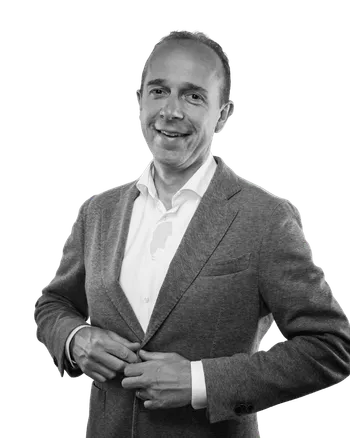 Foto van Hoppinger CEO Gerard met transparante achtergrond